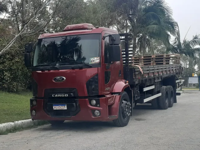 Caminhão ford cargo 2428