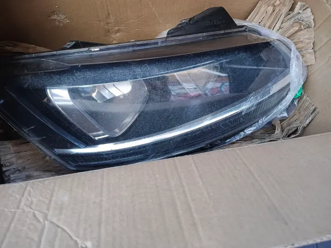 Vendo farol do vw fox ano 2019