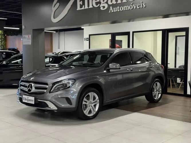 Mercedes-Benz GLA-200 2016
