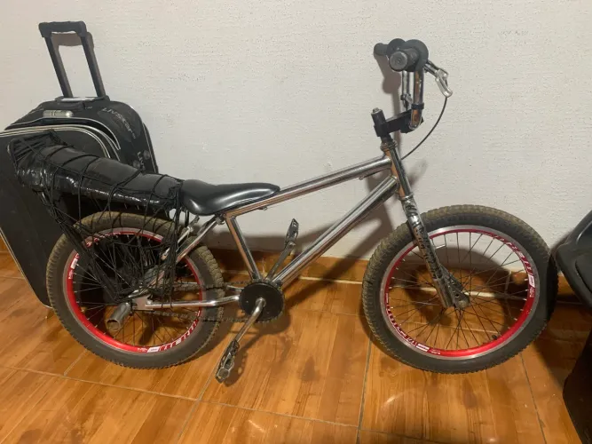 BIKE ARO 20 montadinha NO PREÇO PRA IR HJ