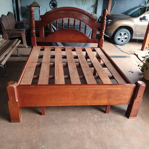 Conjunto Cama Queen Leopoldo Madeira Maciça + Colchão Umaflex Berlim com molas ensacadas