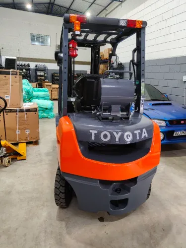 Empilhadeira Toyota 2025/26
