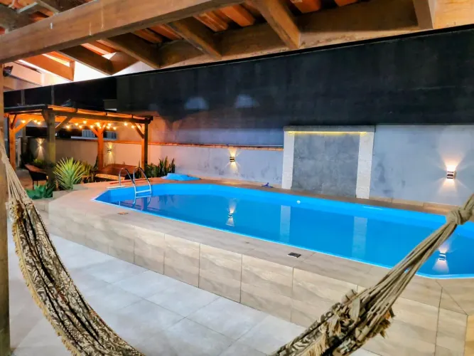 Aluguel casa para temporada com piscina 