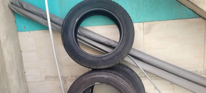 Vendio 3 pneus 215 6517 R$300 cada