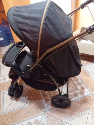 vendo carrinho de bebê super novo usado três vezes apenas