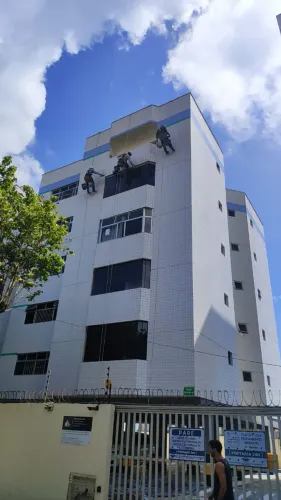 Vende-se   Apto no cond Santos Reis, na Praia do Meio. valor R$260 mil reais