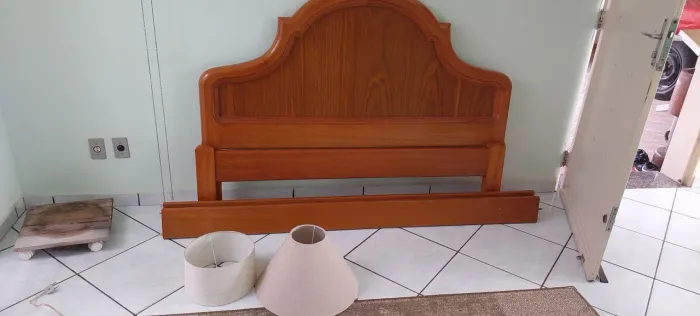 Cama Queen cerejeira Vende-se
