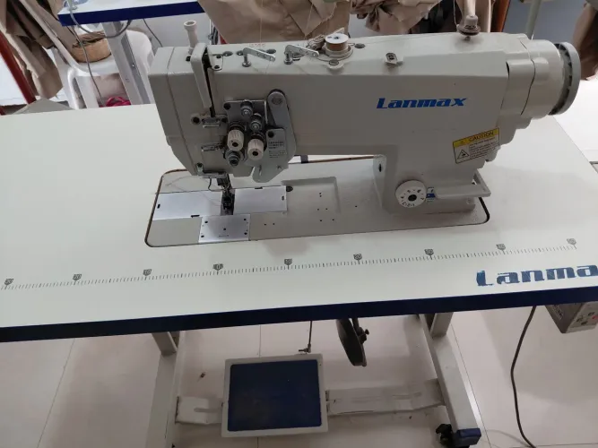 Máquina de costura industrial prespontadeira duas agulhas direct drive