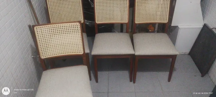 Vendo jogo com 4 cadeiras de luxo retirar em Niterói Icaraí 1300 reais