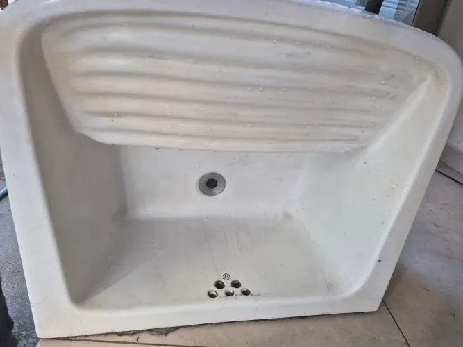 Tanque de Roupa em Louça Branca Celite