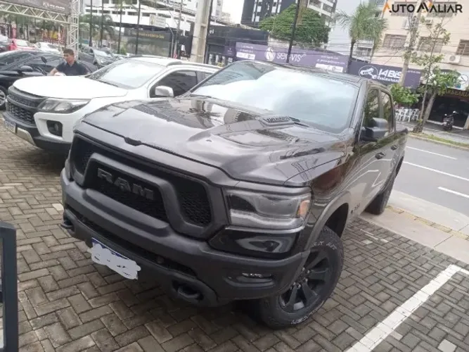 1500 5.7 V8 GASOLINA REBEL CD 4X4 AUTOMÁTICO