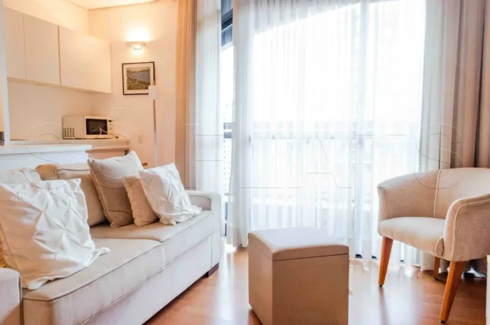 Flat a poucos metros da Av. Faria Lima e Av. Cidade Jardim disponível locação