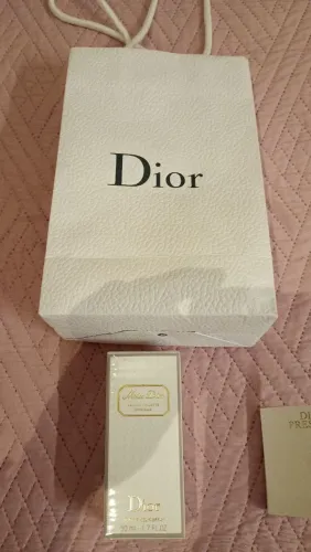 Presenteie quem você ama com esse delicioPerfume miss Dior eau de toilette originale 50ml