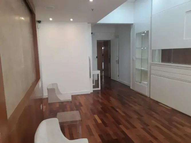 Sala Comercial no Pátio Iporanga
