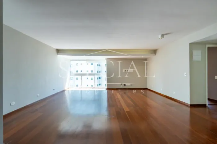Apartamento, com 2 quartos, sendo 1 suíte, à venda, 95 m² Planta versátil com varanda int