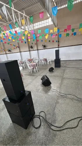 4 caixas com a UXP BRAVOX 12 polegadas