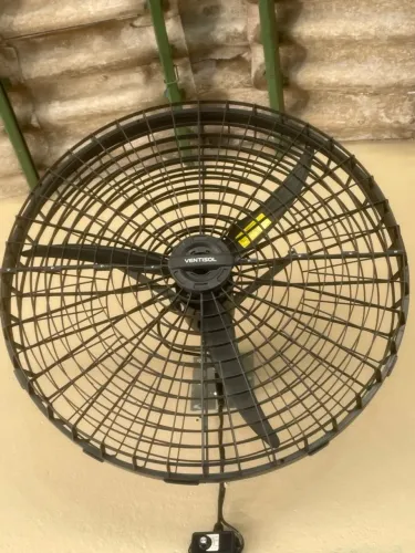 Vende-se ventilador industrial de parede