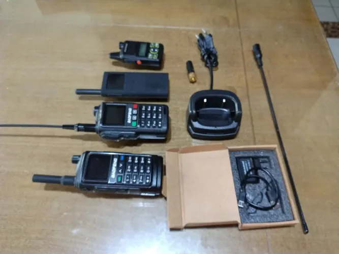 Kit HT Rádios Transceptores Portáteis 