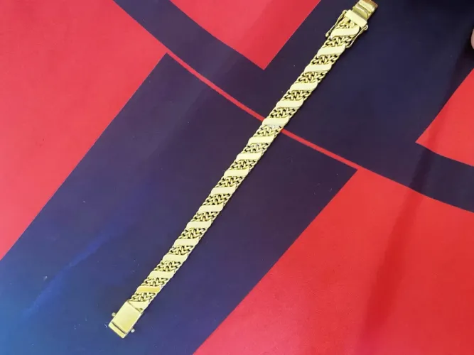 Vendo pulseira foliada em ótima qualidade valor 120$