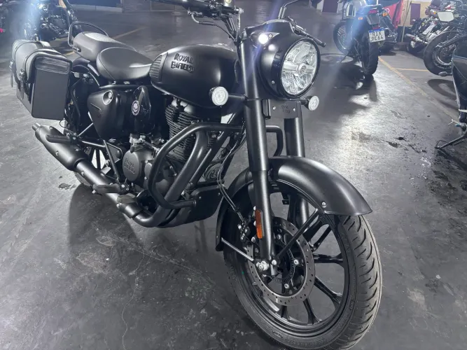 Royal Enfield 350cc Dark 2026 - Vendedora Fernanda