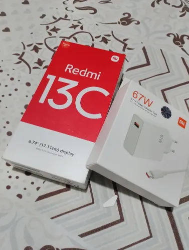 Celular Xiaomi 13C 256GB +8GB RAM Semi novo