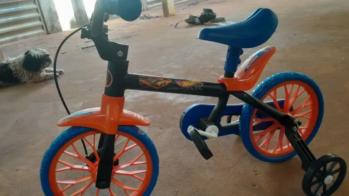 Bicicleta infantil Hot Wheels