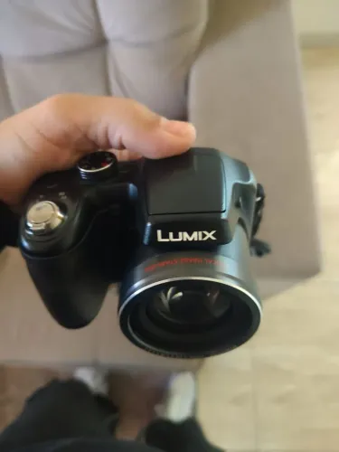 Vendo câmera fotográfica LUMIX