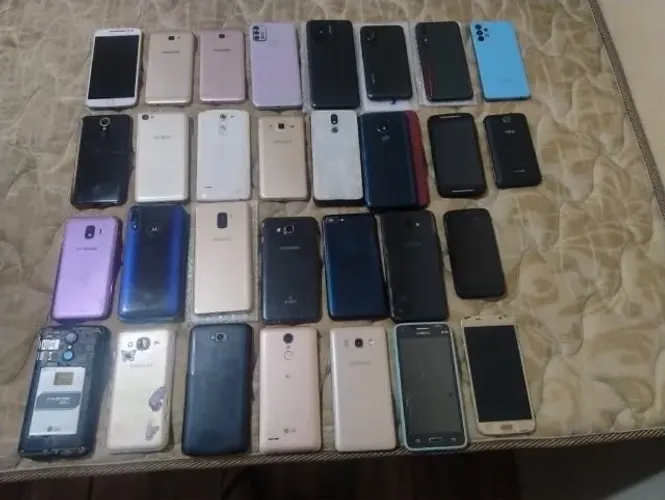 LOTE DE CELULARES C/ 30 UNIDADES