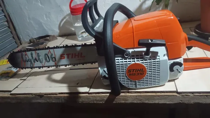 Vendo uma motosserra Stihl MS 310 