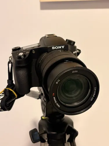     Sony RX10 IV Seminova | Excelente Estado + Bolsa e Tripé 
