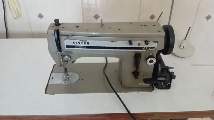 Máquina Reta industrial Singer