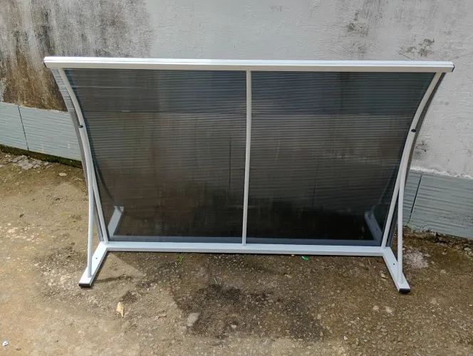 Toldo de policarbonato