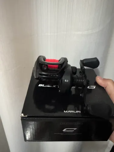 Carretilha Black Tamba BG - Esquerda - Semi Nova - Sem marcas de uso