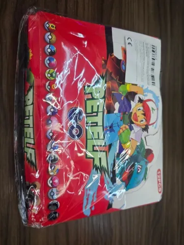 Caixa lacrada com 12 pokebolas sortidas com pokemons dentro