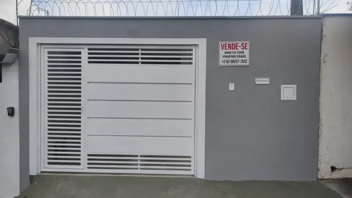 Casa para venda possui 104 metros quadrados com 2 quartos