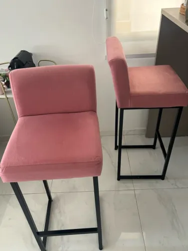 Par de Banquetas Altas Estofadas Rosa Veludo com Estrutura Preta