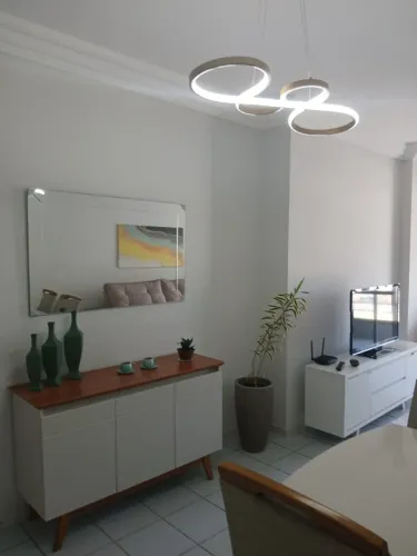 Alugo quarto para meninas