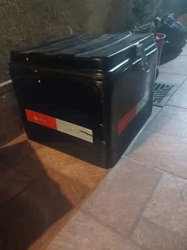 Vende .se .bau 70 litros.