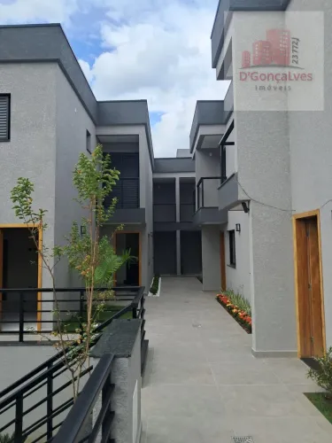 Casa de Condomínio à Venda em Diadema, 2 Dorms, 61m², R$399mil