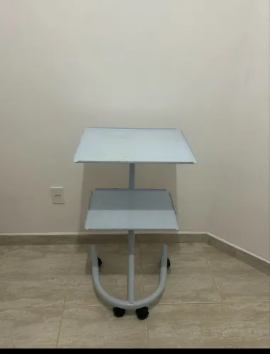 Mesa auxiliar hospitalar, Estética