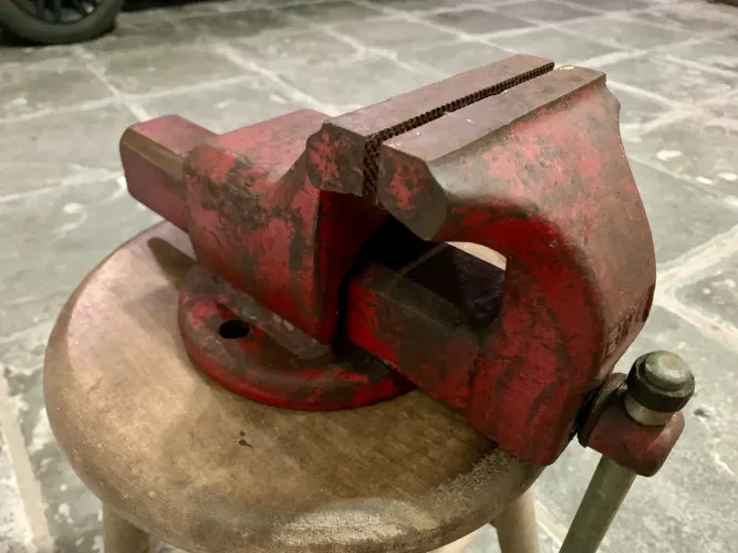Torno morsa de bancada ( 50 anos)