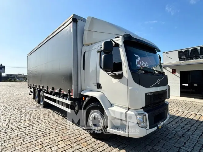 VOLVO VM 330 6x2