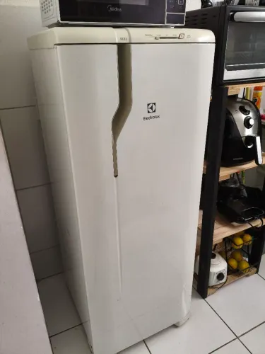 Geladeira Eletrolux RE31