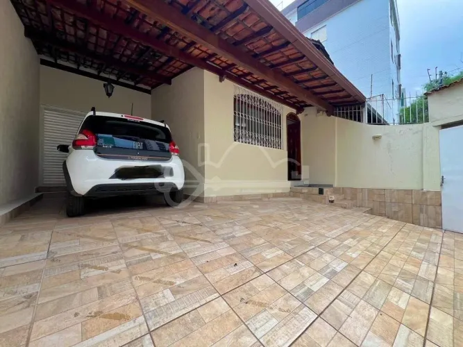 Casa geminada à venda, 3 quartos, 1 suíte, 2 vagas, Castelo - Belo Horizonte/MG