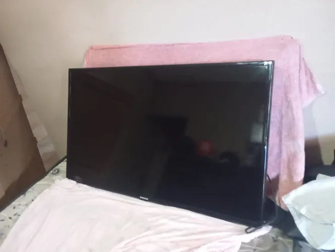 Tv smart 40 Polegadas com defeito<br>Com defeito.<br>Não liga.<br>Valor 190