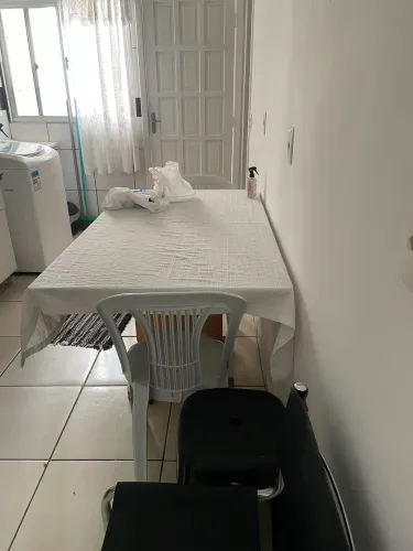 Barbada Vendo pé de mesa lindo