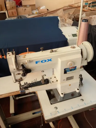MÁQUINA DE COSTURA INDUSTRIAL FOX FY8713L - TRANSPORTE DUPLO
