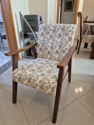 Poltrona Copacabana Capuccino marca Fiori Móveis em excelente estado
