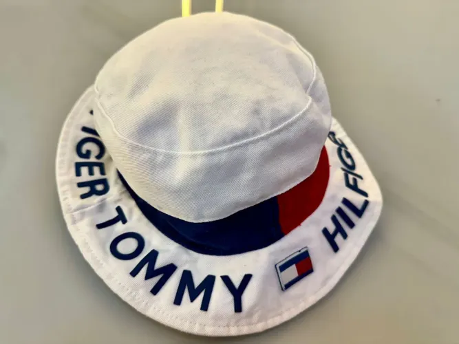 Chapéu bucket Tommy Hilfiger reversível