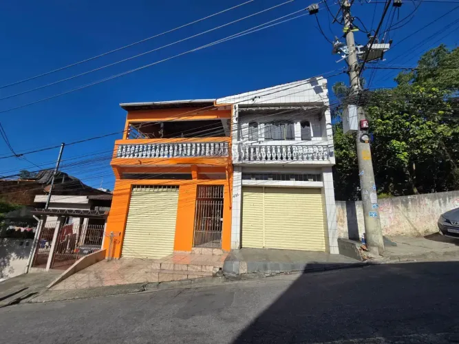 Oportunidade de Investimento! 3 Casas + 2 Salões Comerciais no Parque Alvorada  Mauá/SP